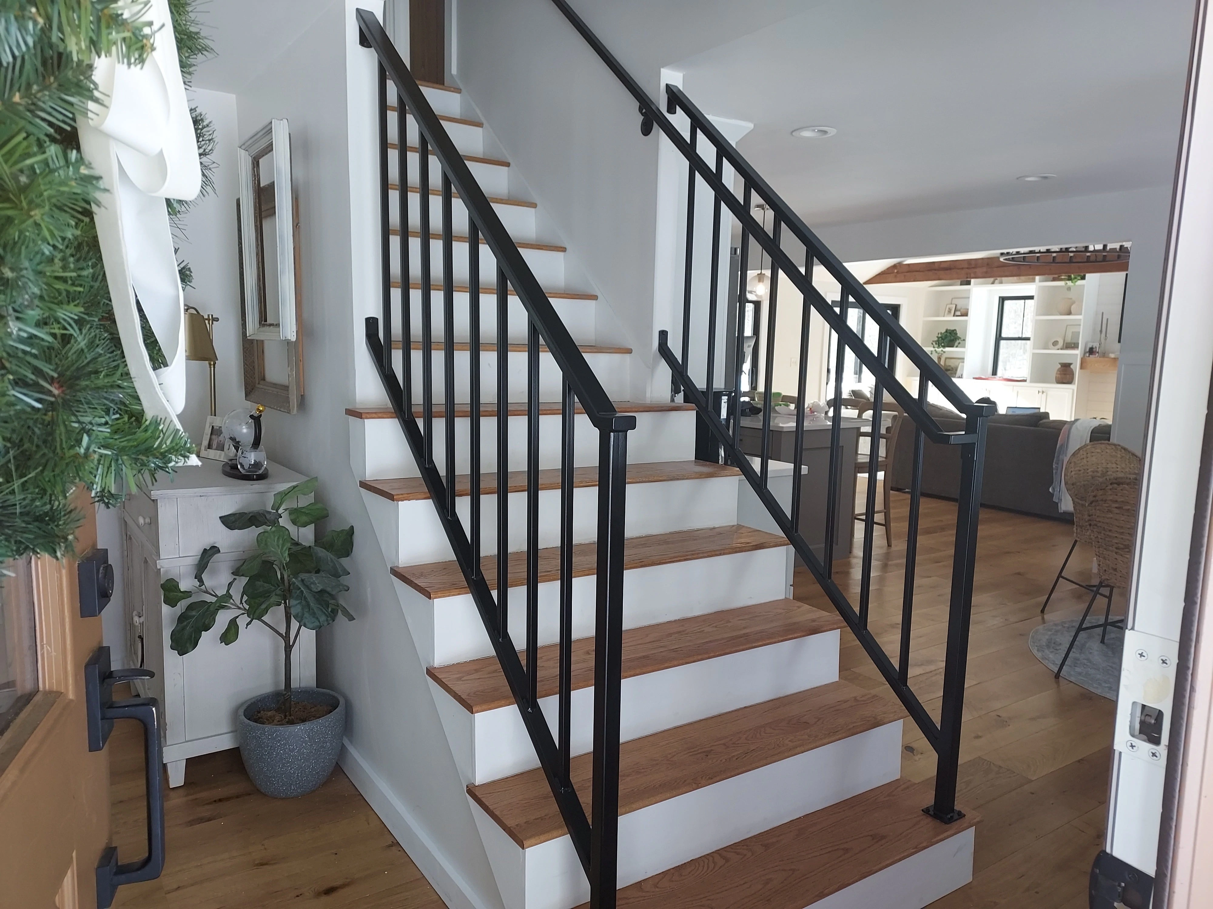 INTERIOR TUBE STYLE RAILS
R5B